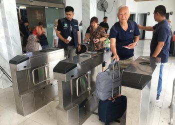Antrean Panjang di Pelabuhan Karimun, WNA Kembali ke Singapura dan Malaysia