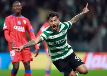 Dua Gol Luis Suarez Bawa Sporting Menang atas PSG Menuju 16 Besar