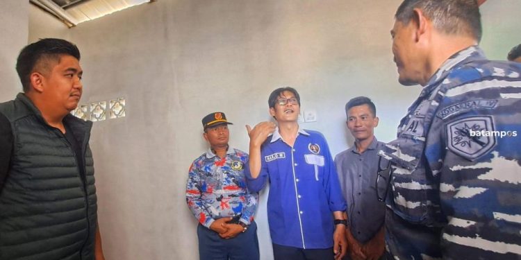 PWI Bintan Berikan Bantuan Bedah Rumah di Seri Kuala Lobam, Bupati Beri Apresiasi