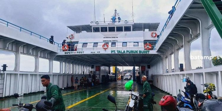 KMP Tri Sakti Adinda Docking Rute Uban Punggur Dilayani 4 Kapal di Kepri