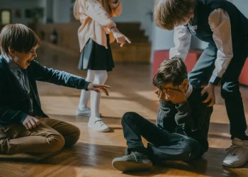 7 Kebiasaan Orang Tua Saat Anak Mengalami Bullying dari Teman