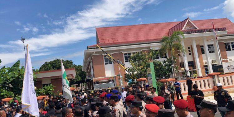 Gugatan Rasa Adil IKSB Batam di Pengadilan Metropolis